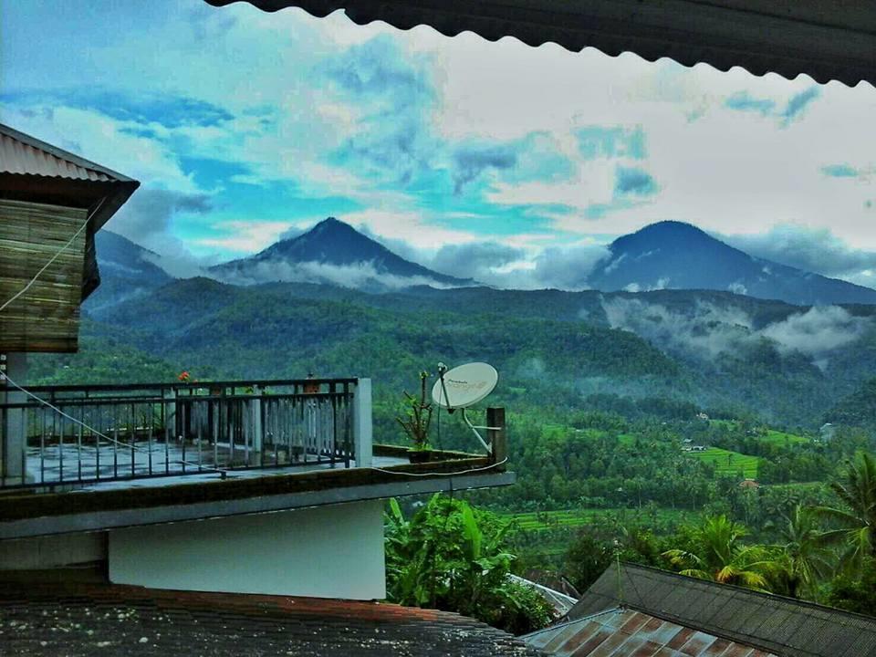 One Homestay And Warung Munduk  Exterior photo