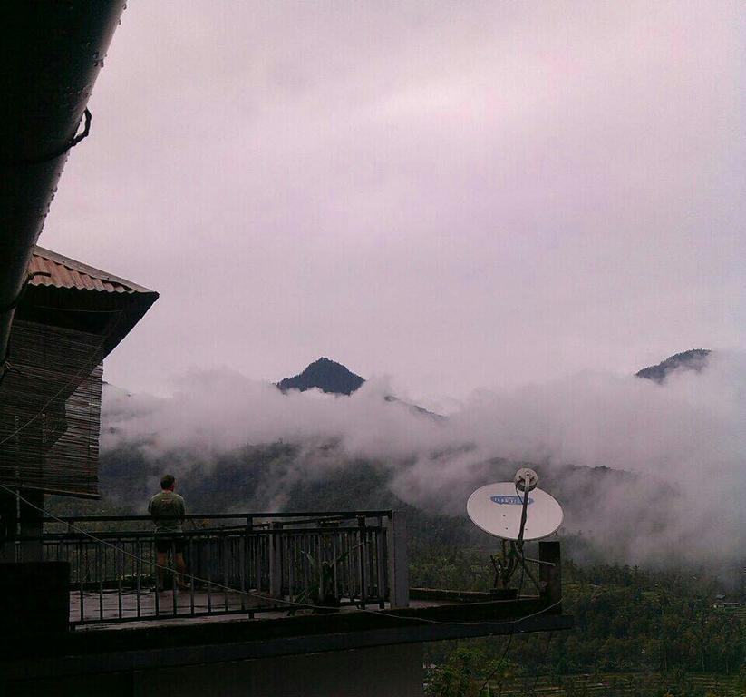 One Homestay And Warung Munduk  Exterior photo